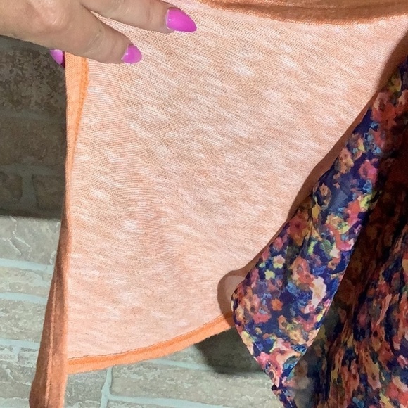 Decree - Sz S - lightweight shirt with special flowy back side - Picture 4 of 6